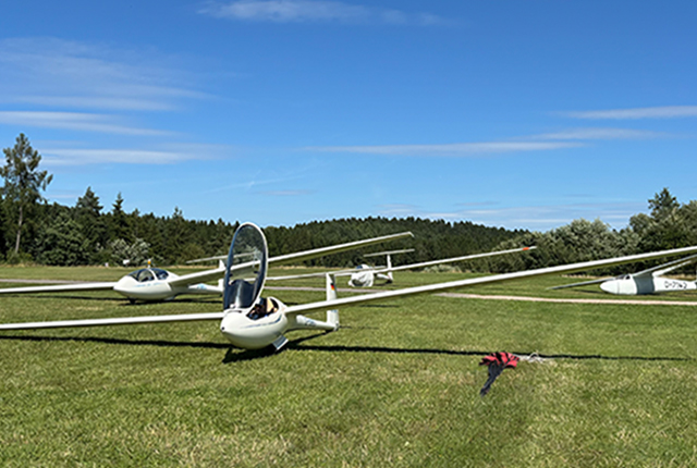 Die Schülerinnen und Schüler vor der ASK 21